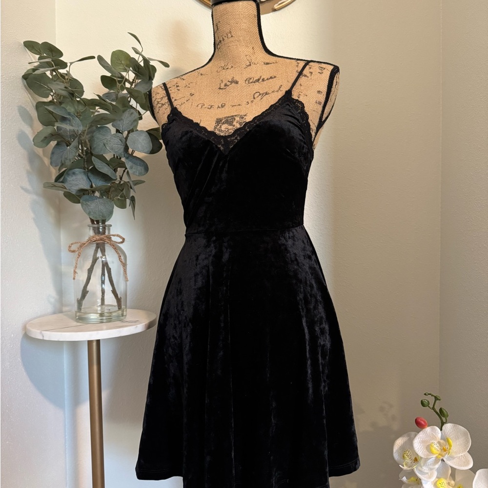 Forever 21 Black Spaghetti Strap Lace Trim Mini Sundress